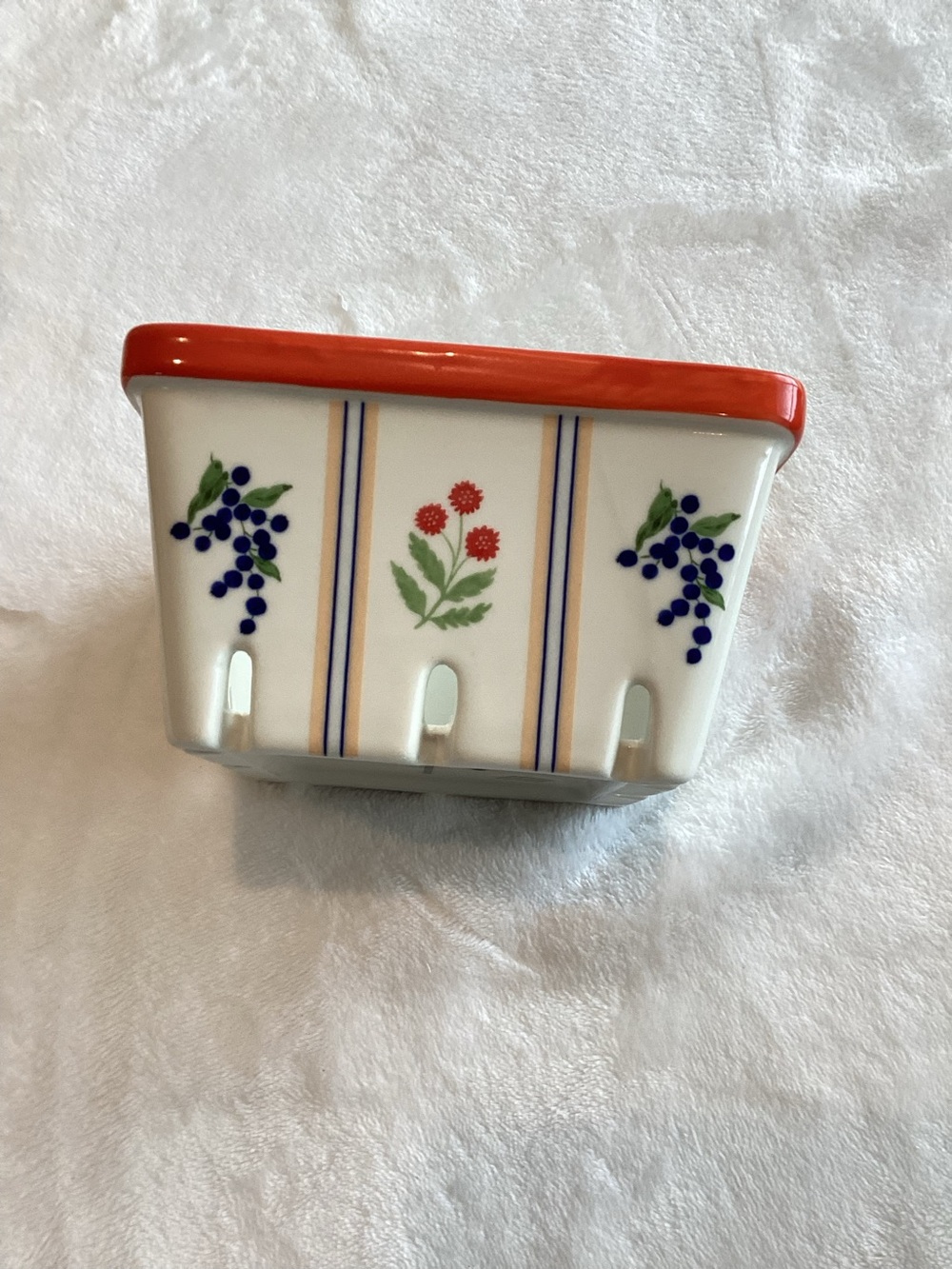 Anthropologie Berry Basket Large Lotta Stoneware New Red Strawberry Blueberry - Picture 8 of 13